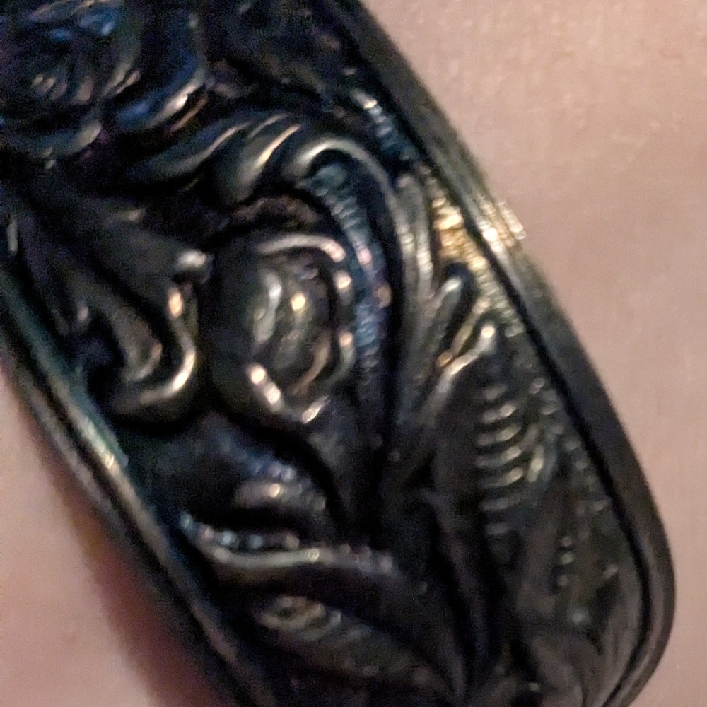 Floral Black Bracelet - Picture 3 of 5